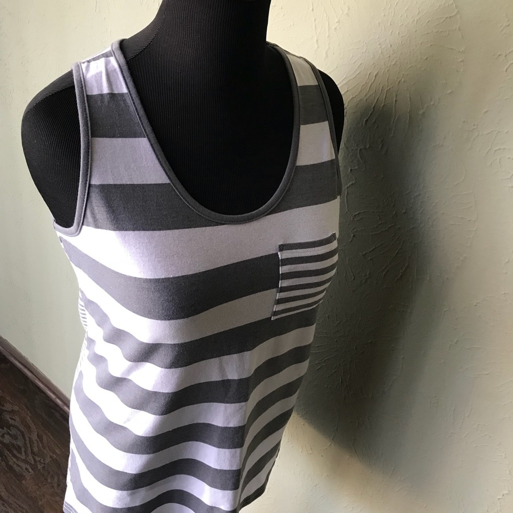 Grey & White Top - Picture 4 of 4